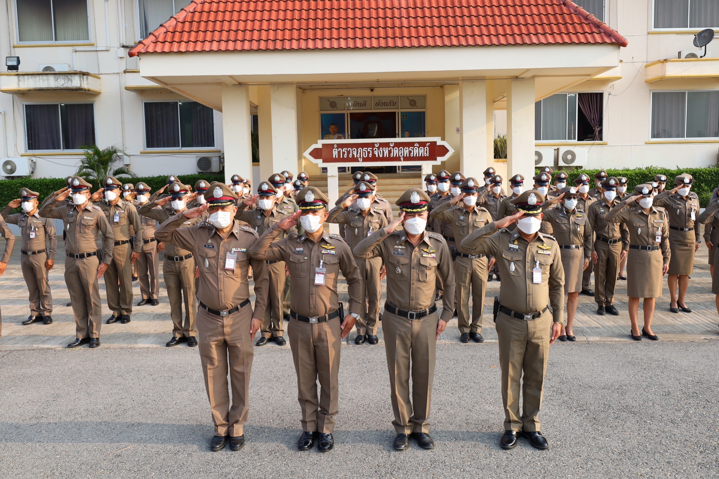 ร่วมเข้าแถวเคารพธงชาติ และกวดขันความประพฤติและระเบียบวินัยข้าราชการตำรวจในสังกัด