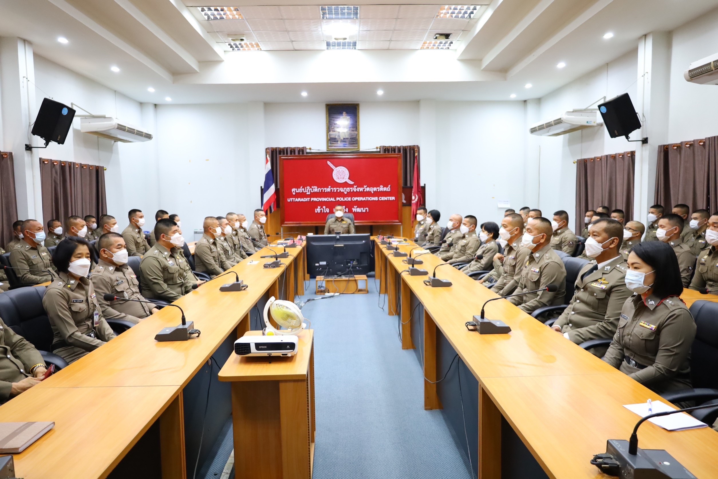 ประชุมมอบนโยบายและการรายงานตัวปฏิบัติราชการของข้าราชการตำรวจระดับ รอง สว. และ ผบ.หมู่