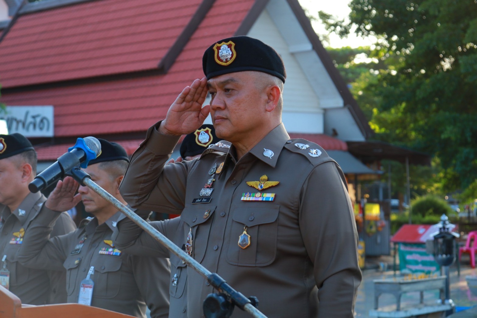 (20 พ.ย.66) เวลา 17.00 น. ภ.จว.อุตรดิตถ์ ทำพิธีปล่อยแถวระดมกวาดล้างอาชญากรรมในช่วงก่อนเทศกาลวันลอยกระทง ณ บริเวณอนุสาวรีย์พระยาพิชัยดาบหัก อ.เมืองอุตรดิตถ์ จว.อุตรดิตถ์ (20 พ.ย.66) เวลา 17.00 น. ภ.จว.อุตรดิตถ์ ทำพิธีปล่อยแถวระดมกวาดล้างอาชญากรรมในช่วงก่อนเทศกาลวันลอยกระทง ณ บริเวณอนุสาวรีย์พระยาพิชัยดาบหัก อ.เมืองอุตรดิตถ์ จว.อุตรดิตถ์