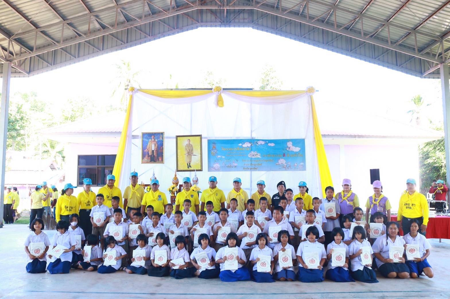 ร่วมกิจกรรมจิตอาสาพัฒนาเพื่อน้อมรำลึกในพระมหากรุณาธิคุณเนื่องในวันคล้ายวันพระราชสมภพ พระบาทสมเด็จพระบรมชนกกาธิเบศร มหาภูมิพลอดุลยเดชมหาราชบรมนาถบพิตร