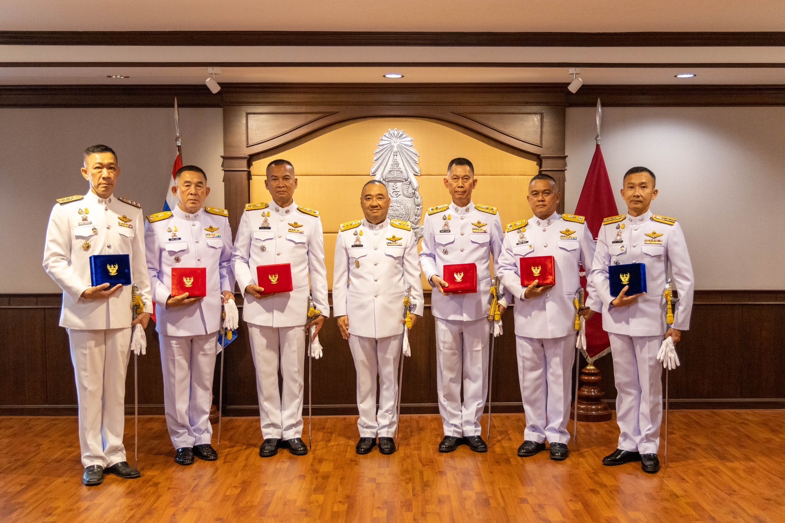 เข้ารับพระราชทานเครื่องราชอิสริยาภรณ์ ชั้นสายสะพาย ประจำปี 2565 และประจำปี 2566 ณ ห้องสินธุสุวรรณ ชั้น 2 ภ.6