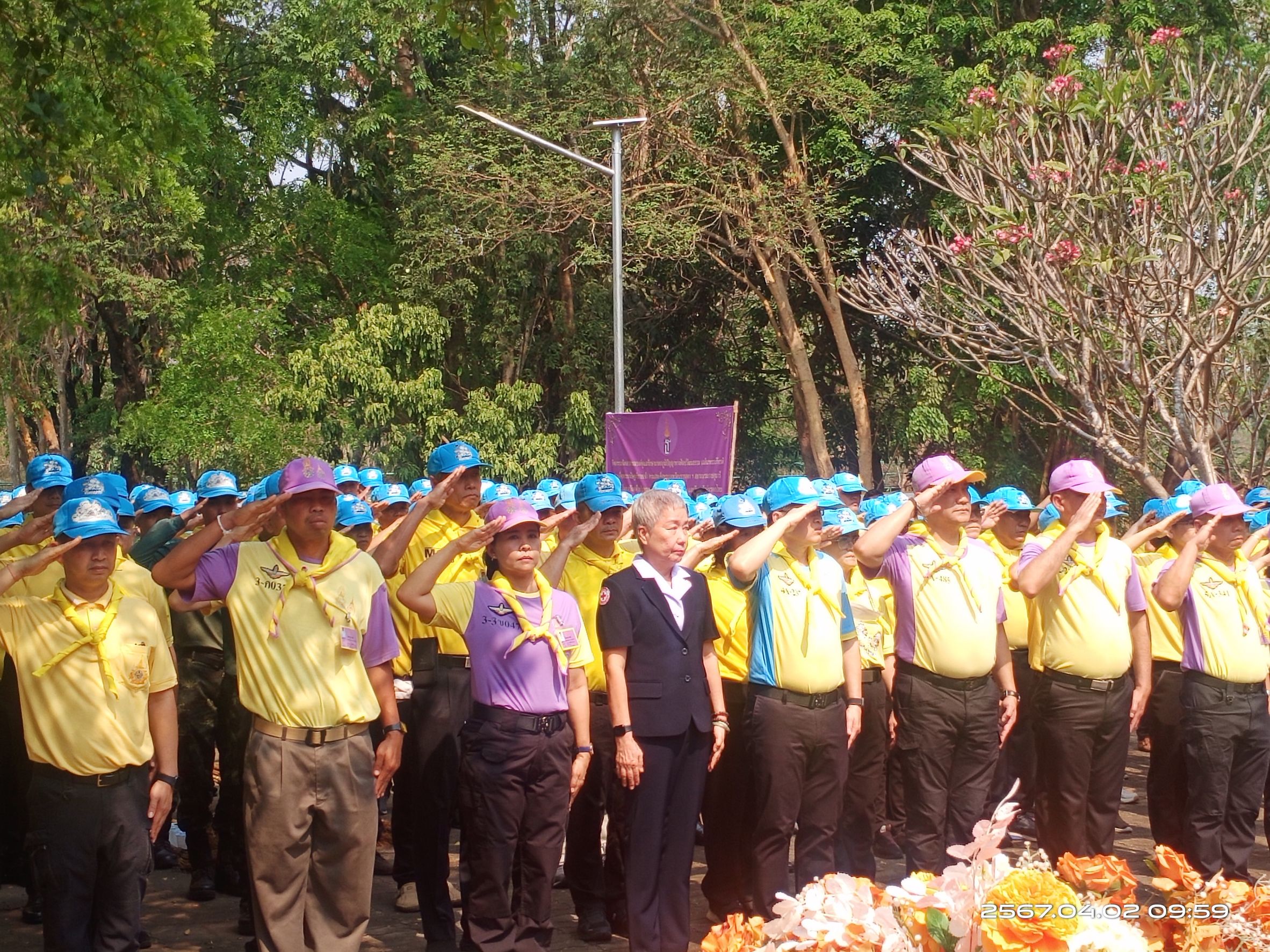 พ.ต.อ.พีระเพชร อุบลจิตต์ รอง ผบก.ภ.จว.อุตรดิตถ์ ร่วมกิจกรรมจิตอาสารณรงค์ดูแลรักษามรดกภูมิปัญญาทางศิลปวัฒนธรรม แหล่งน้ำศักดิ์สิทธิ์บ่อน้ำทิพย์ ณบริเวณโบราณสถานเวียงเจ้าเงาะ ตำบลทุ่งยั้ง อำเภอลับแล จังหวัดอุตรดิตถ์