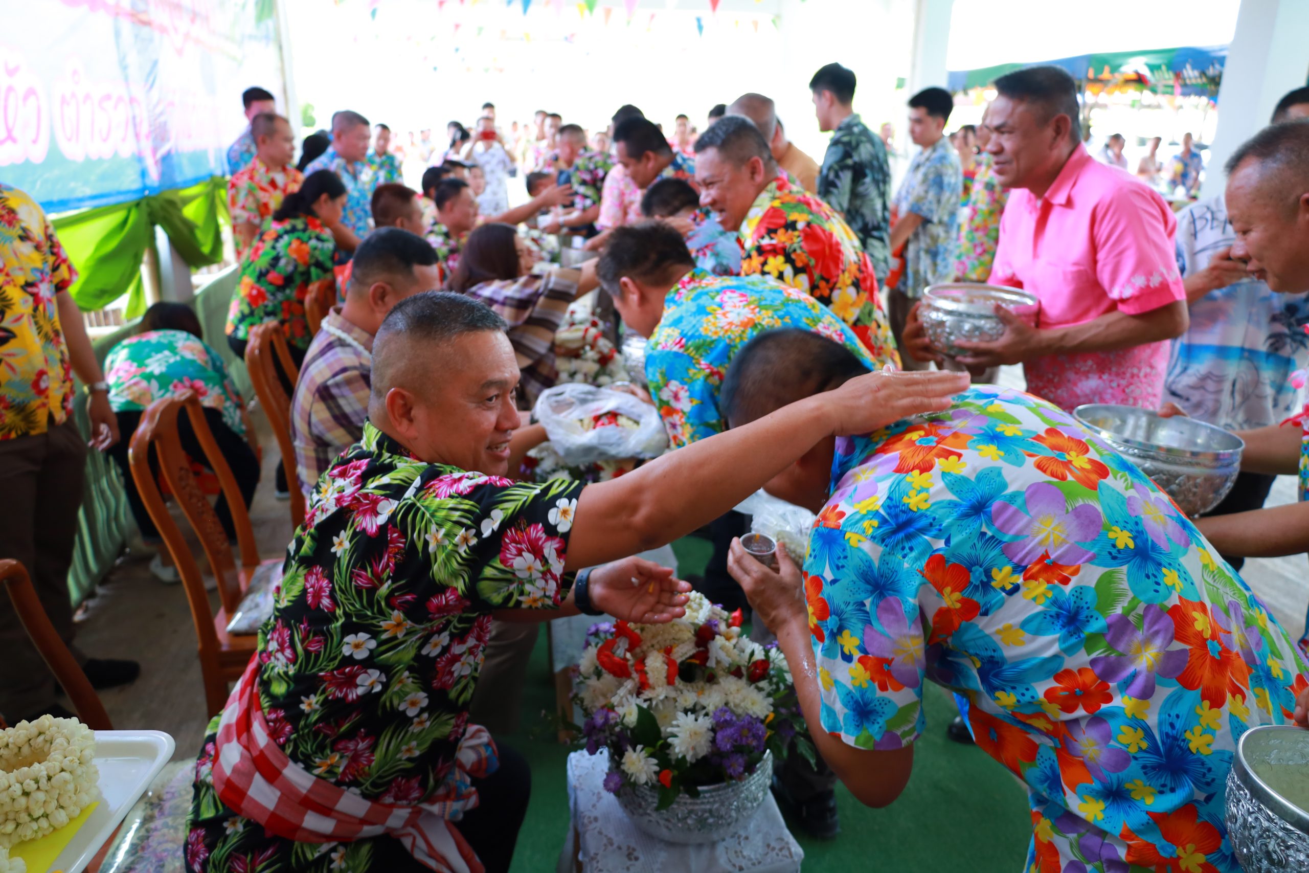 พิธีสรงน้ำพระพุทธรูปประจำหน่วย สักการะบูชาศาลพระภูมิ และพิธีรดน้ำดำหัวผู้บังคับบัญชา เนื่องในเทศกาลสงกรานต์ ประจำปี 2567