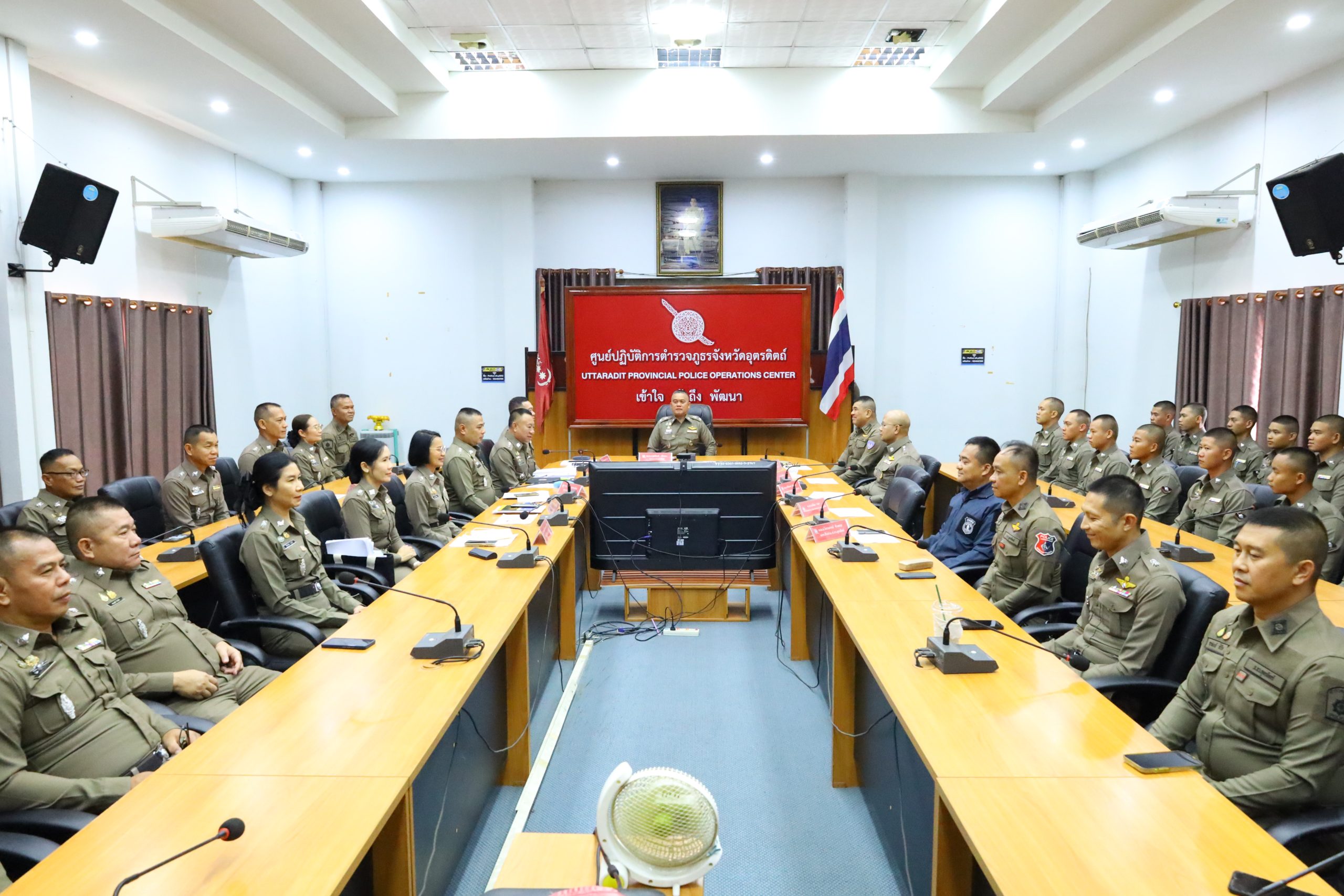 ประชุมมอบนโยบายการปฏิบัติราชการให้กับข้าราชการตำรวจผู้สำเร็จการฝึกอบรมหลักสูตรนักเรียนนายสิบตำรวจ(นสต.)ยศ ส.ต.ต. ประจำปีงบประมาณ พ.ศ.2565 ณ ห้องประชุม 1 ภ.จว.อุตรดิตถ์
